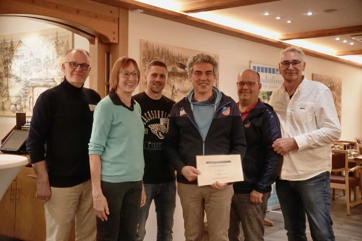 Symbolische Scheckübergabe Kunstrasenplatz